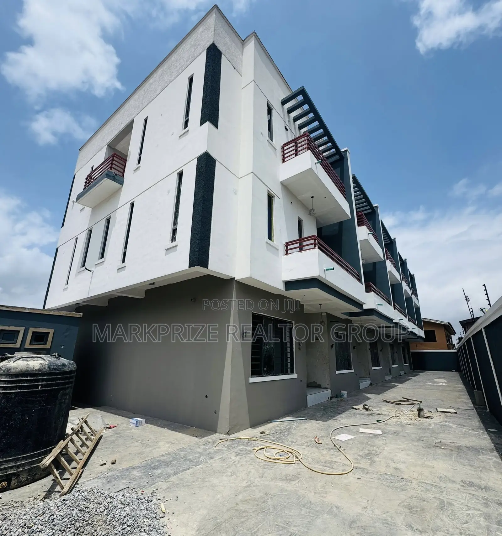 4bdrm Duplex in Magodo Olowora Lagos for sale in Magodo