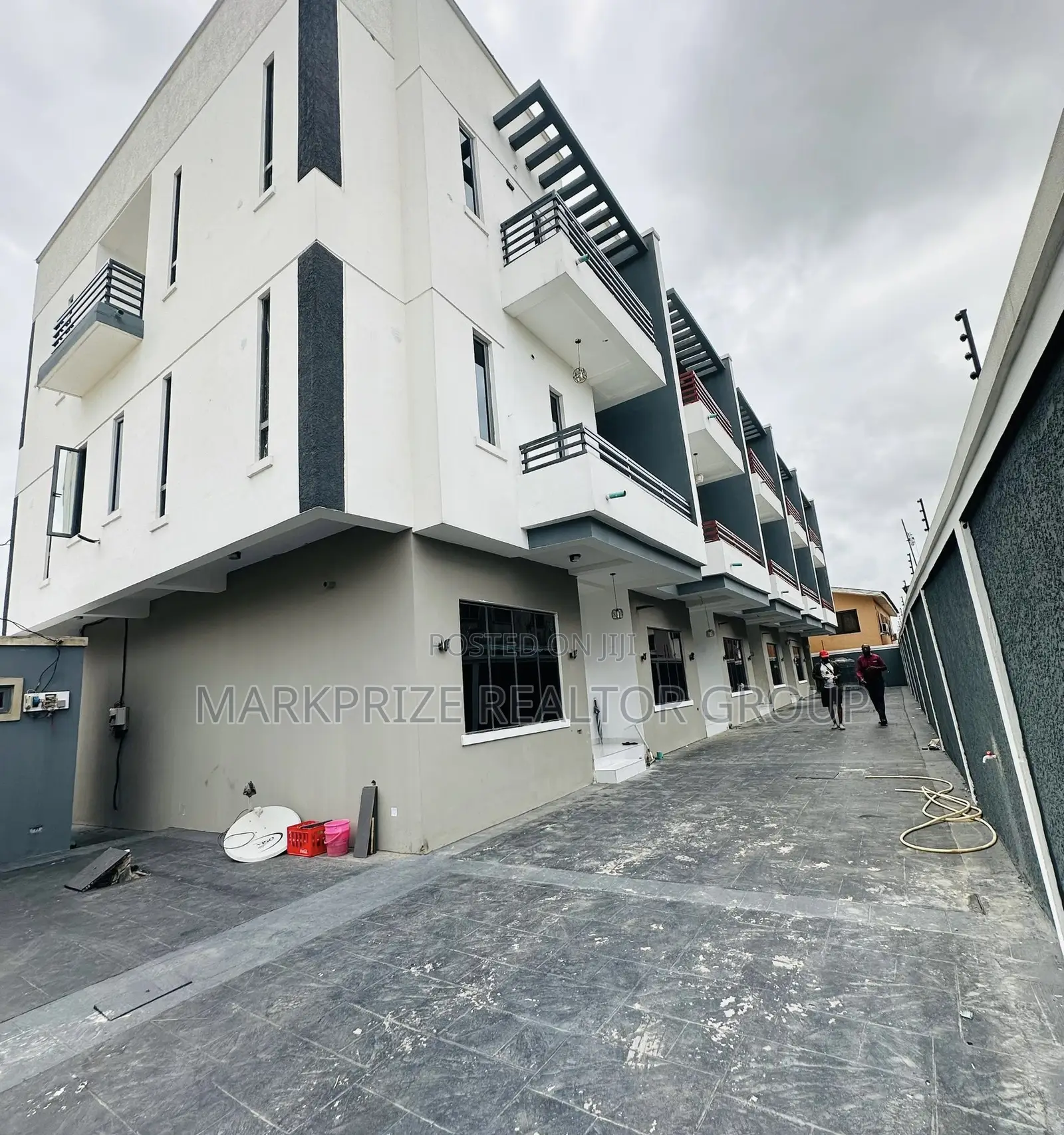 4bdrm Duplex in Magodo Olowora Lagos for sale in Magodo