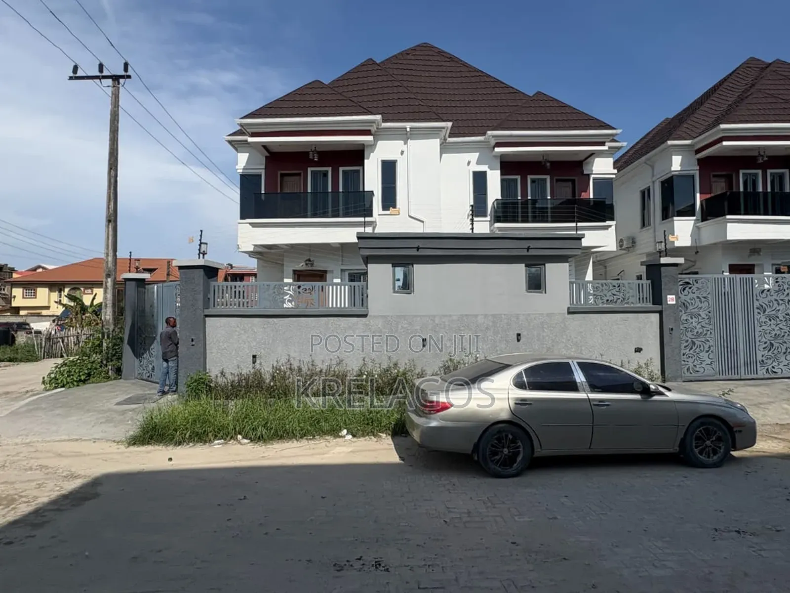 4bdrm Duplex in Alpha Beach Road, Chevron for sale in Chevron