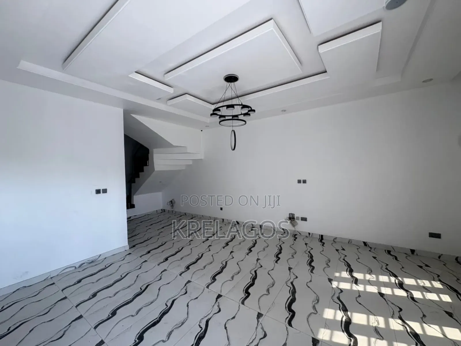 4bdrm Duplex in Alpha Beach Road, Chevron for sale in Chevron