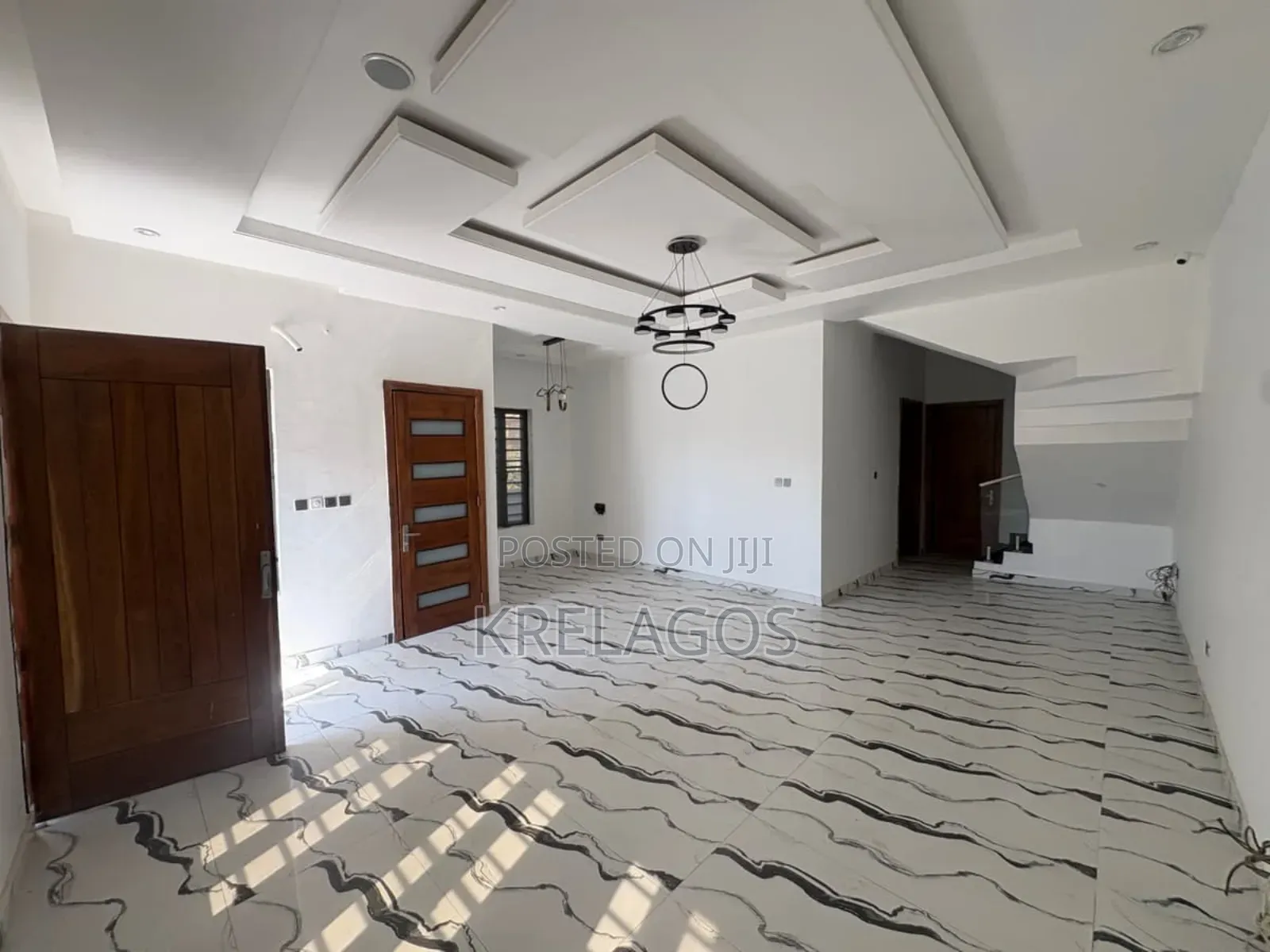 4bdrm Duplex in Alpha Beach Road, Chevron for sale in Chevron