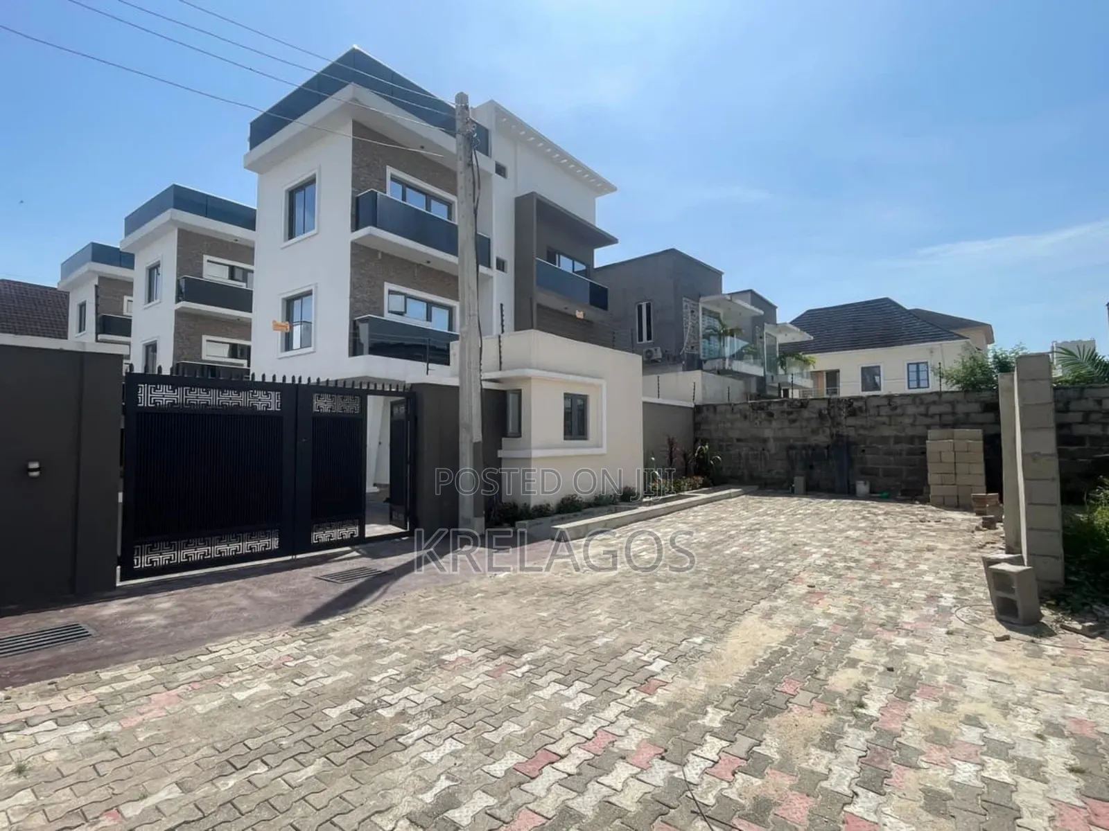 5bdrm Duplex in Agungi for sale in Agungi