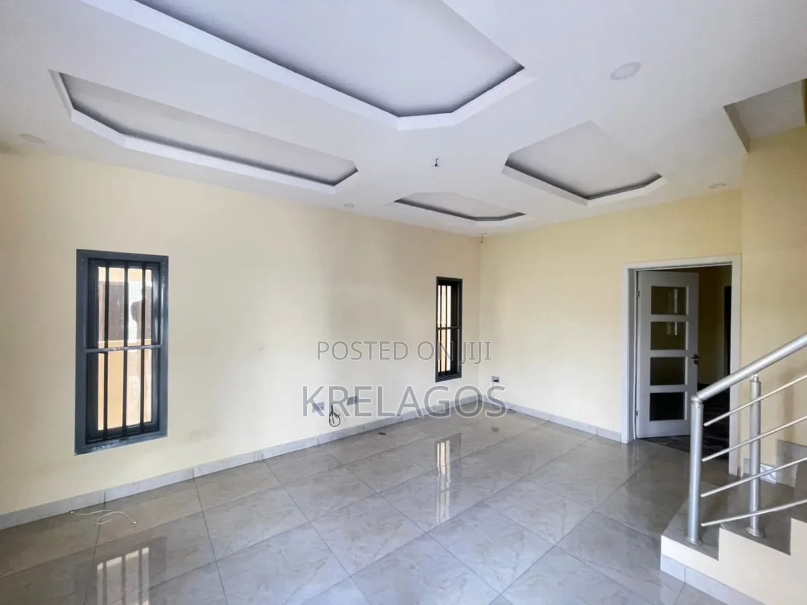 5bdrm Duplex in Agungi for sale in Agungi