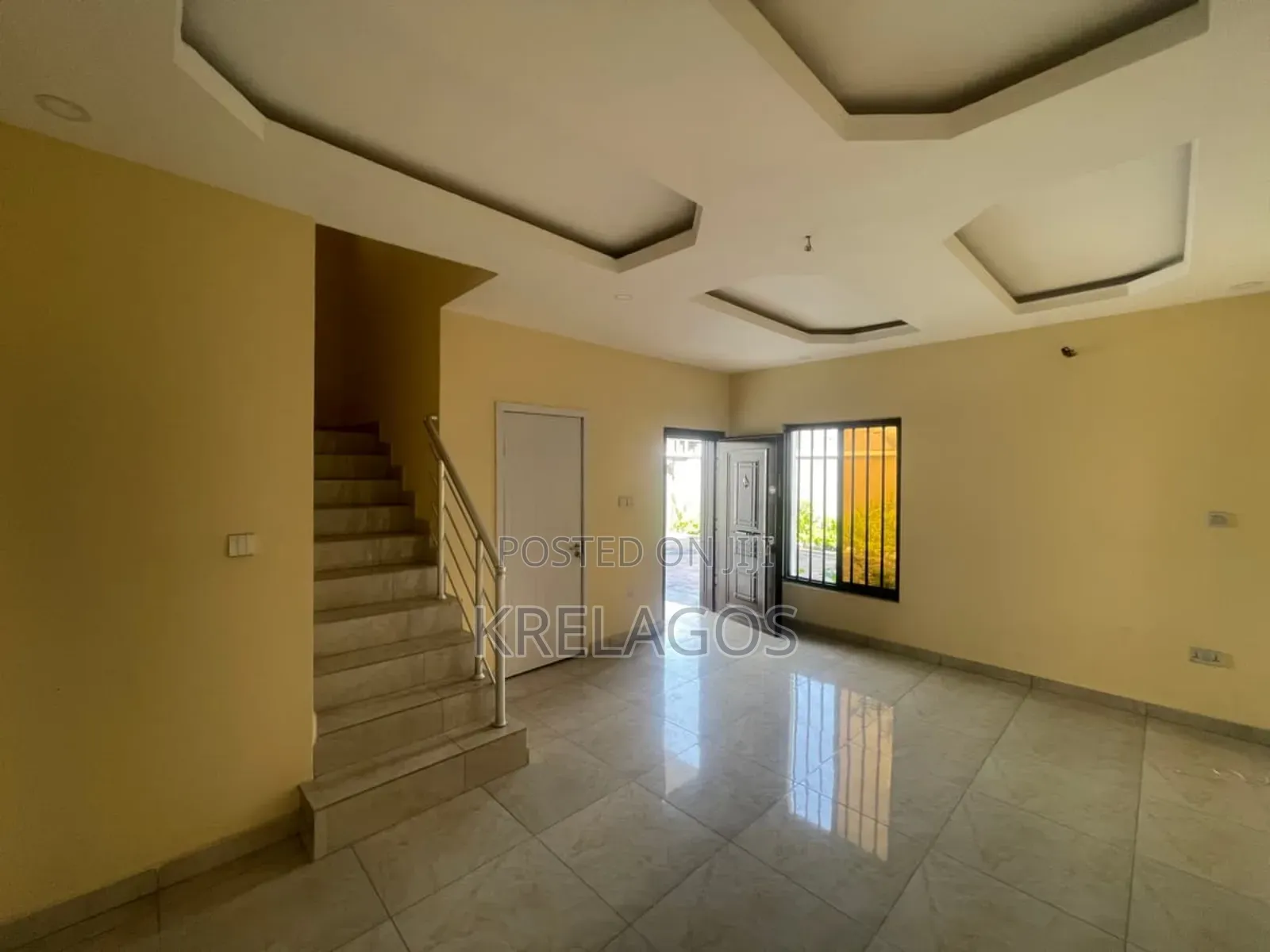 5bdrm Duplex in Agungi for sale in Agungi