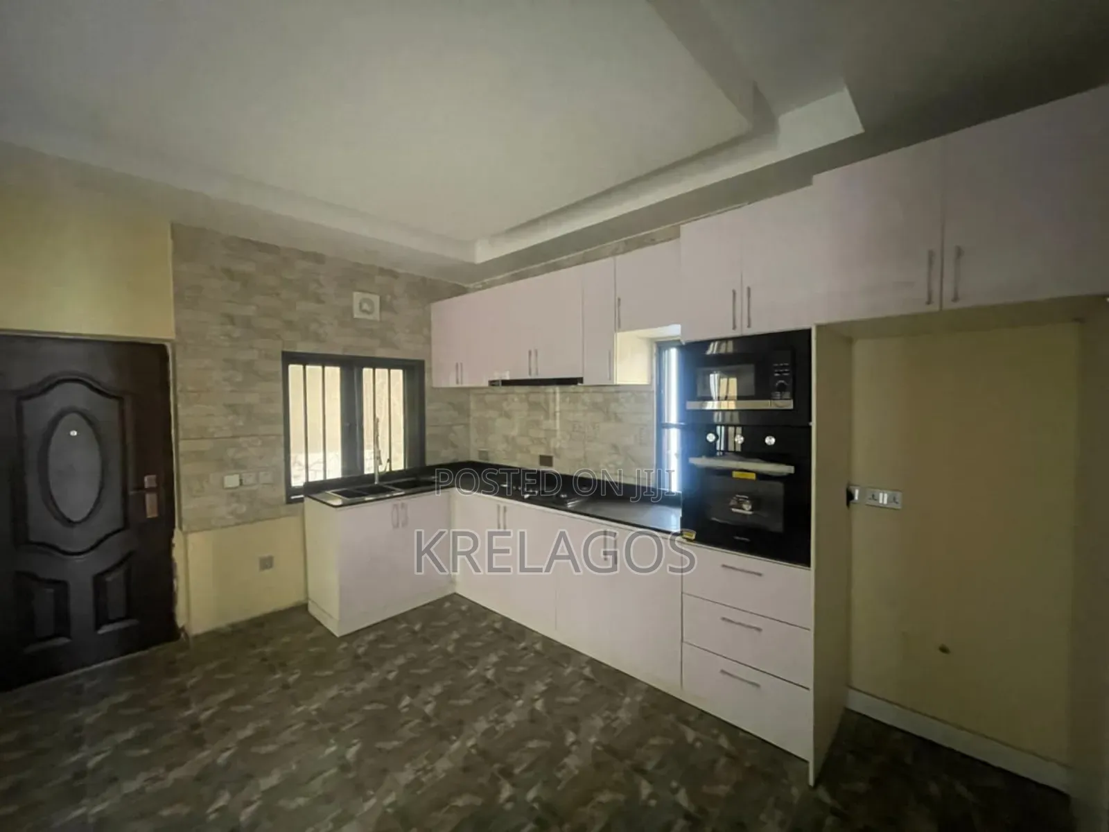 5bdrm Duplex in Agungi for sale in Agungi