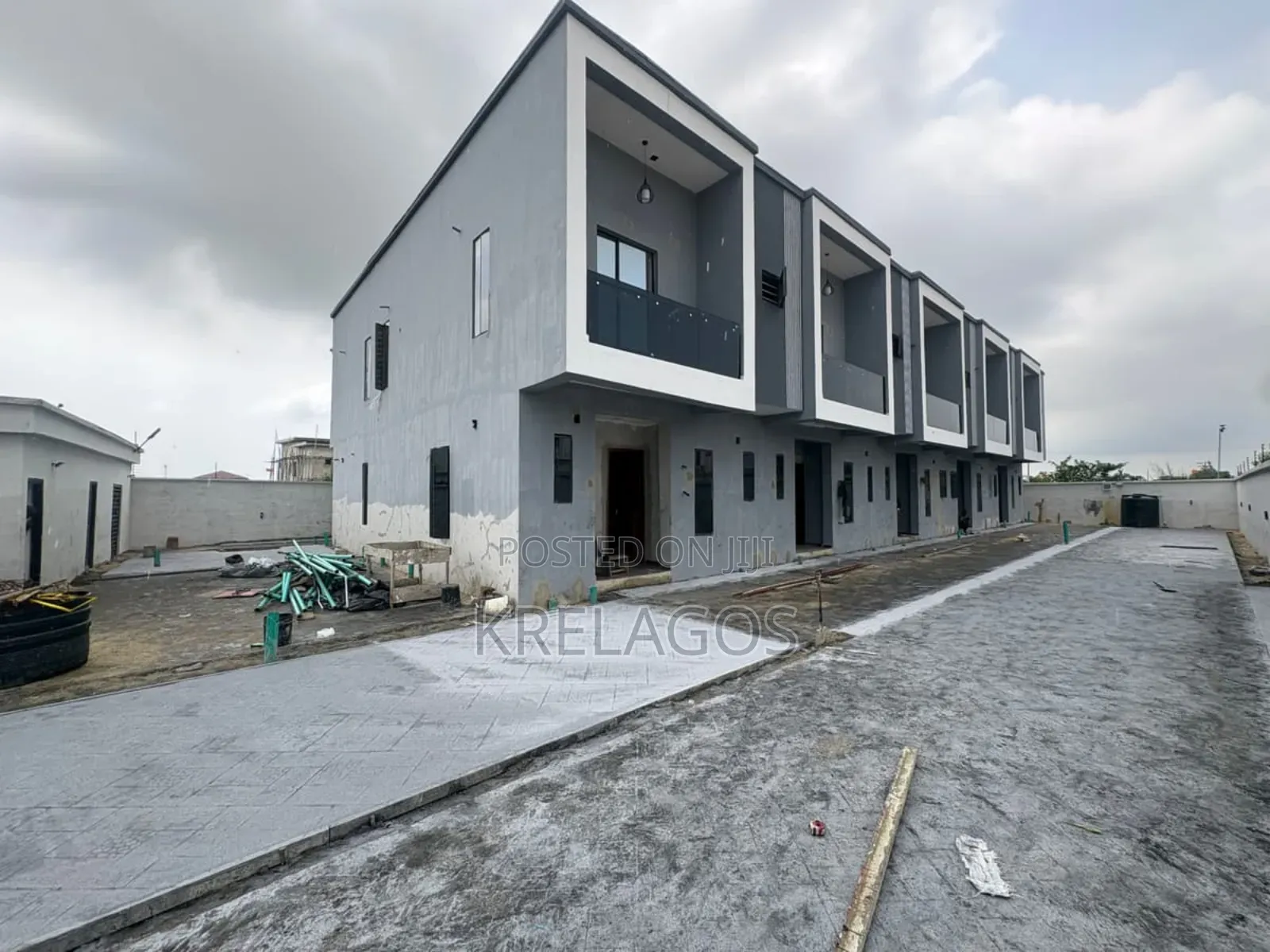 4bdrm Duplex in Ogombo for sale in Ogombo