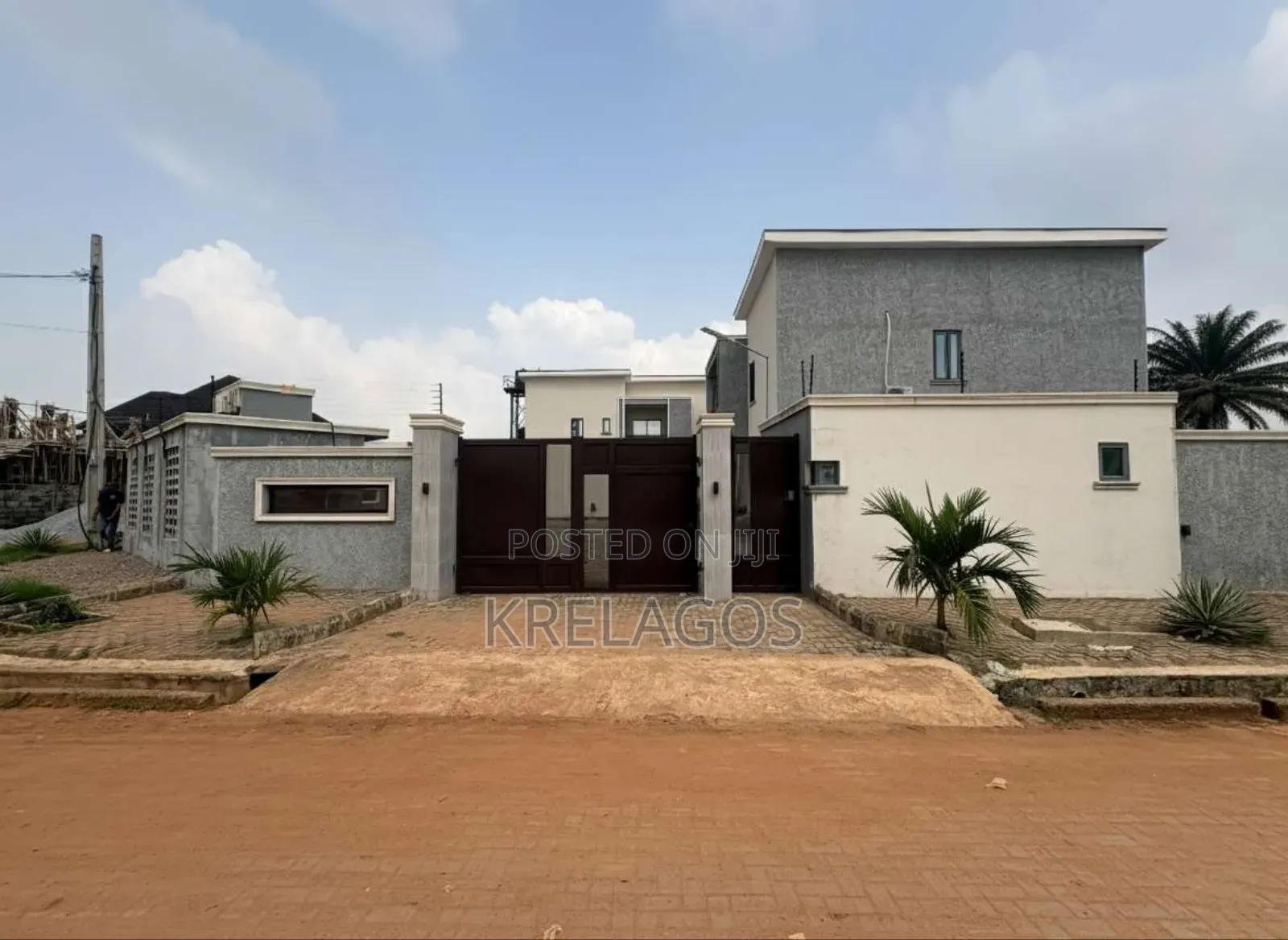 4bdrm Duplex in Ogombo for sale in Ogombo