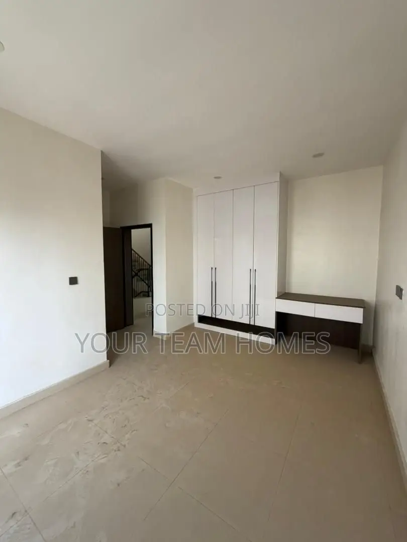 5bdrm Duplex in Jahi for sale in Jahi