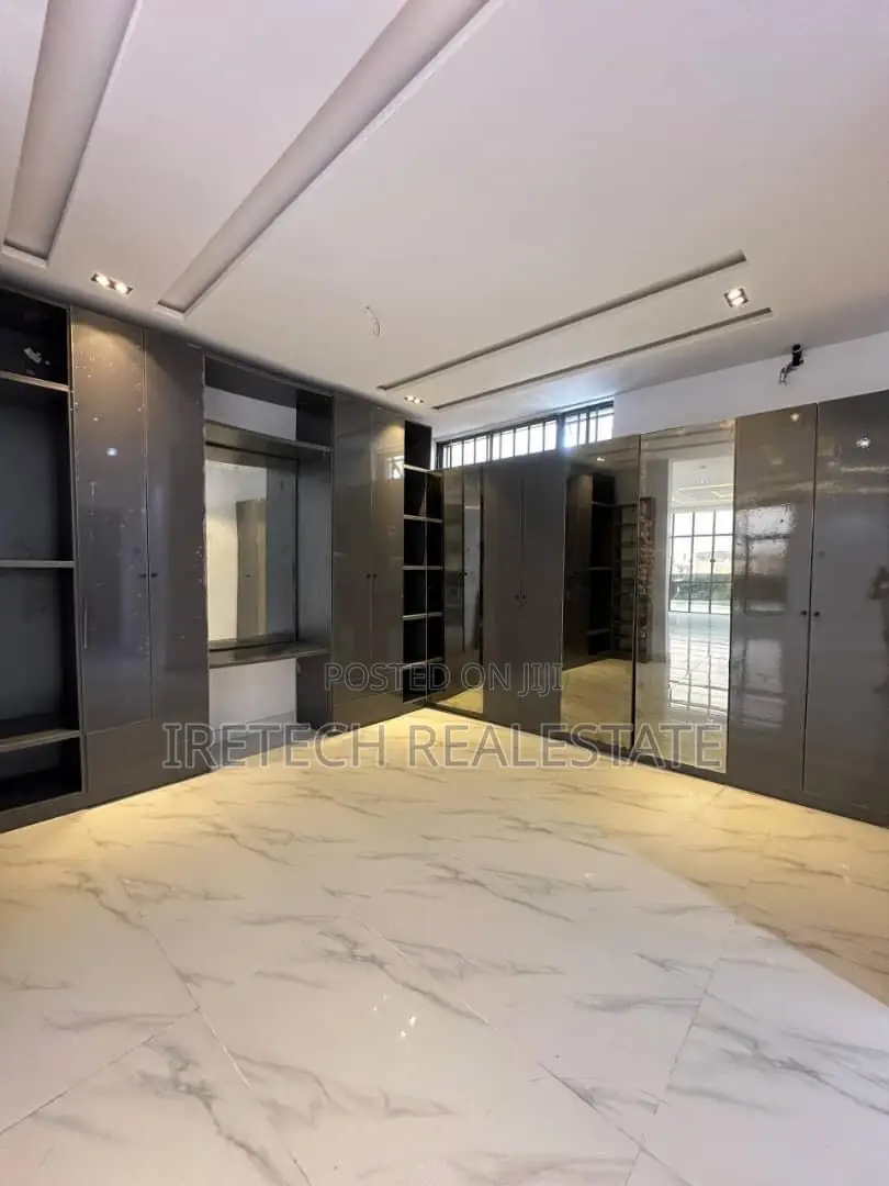 5bdrm Duplex in Megamound Lekki for sale in Ikota