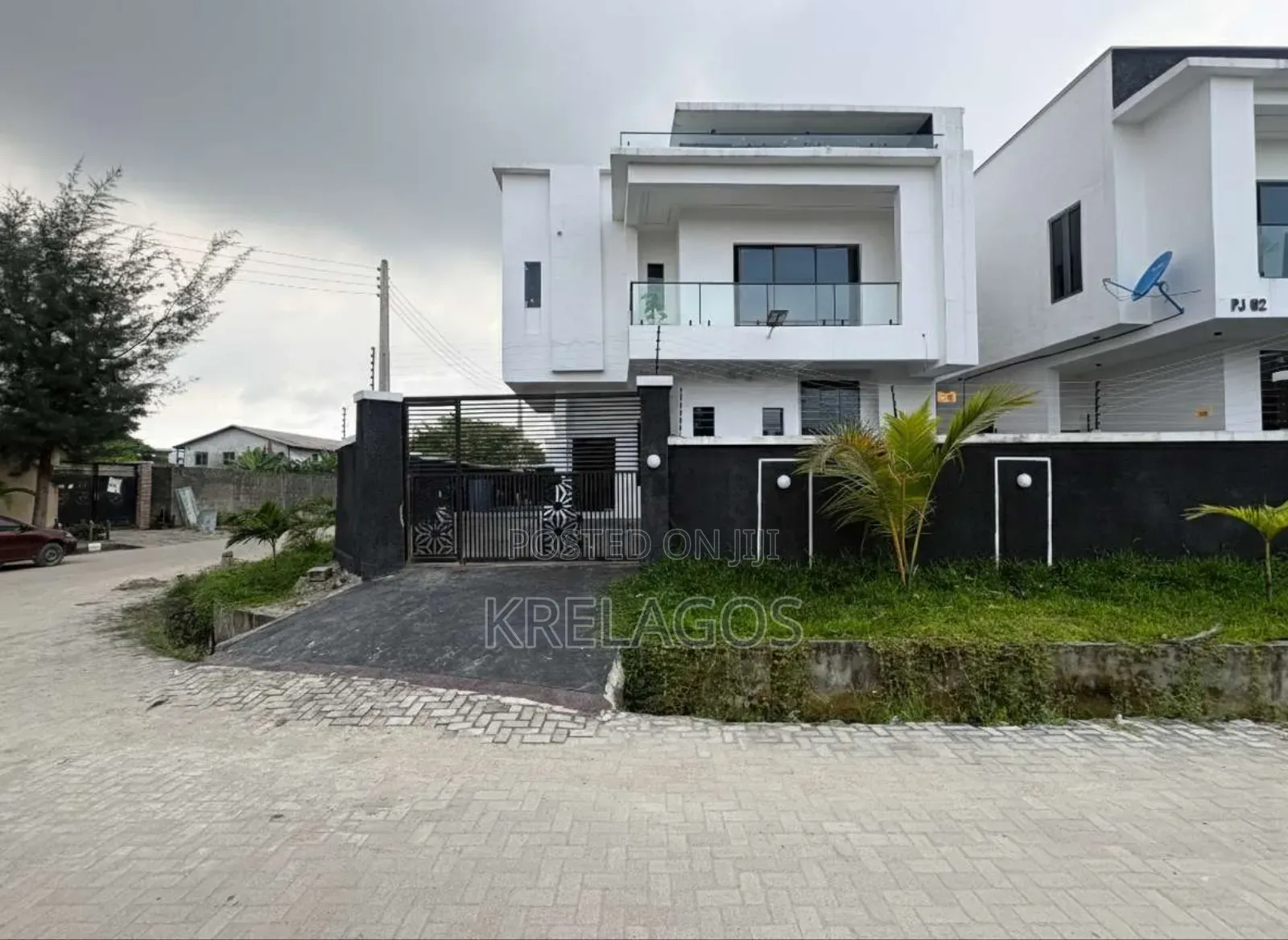 5bdrm Duplex in Ogombo for sale in Ogombo