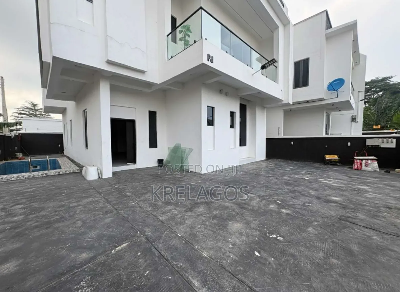 5bdrm Duplex in Ogombo for sale in Ogombo