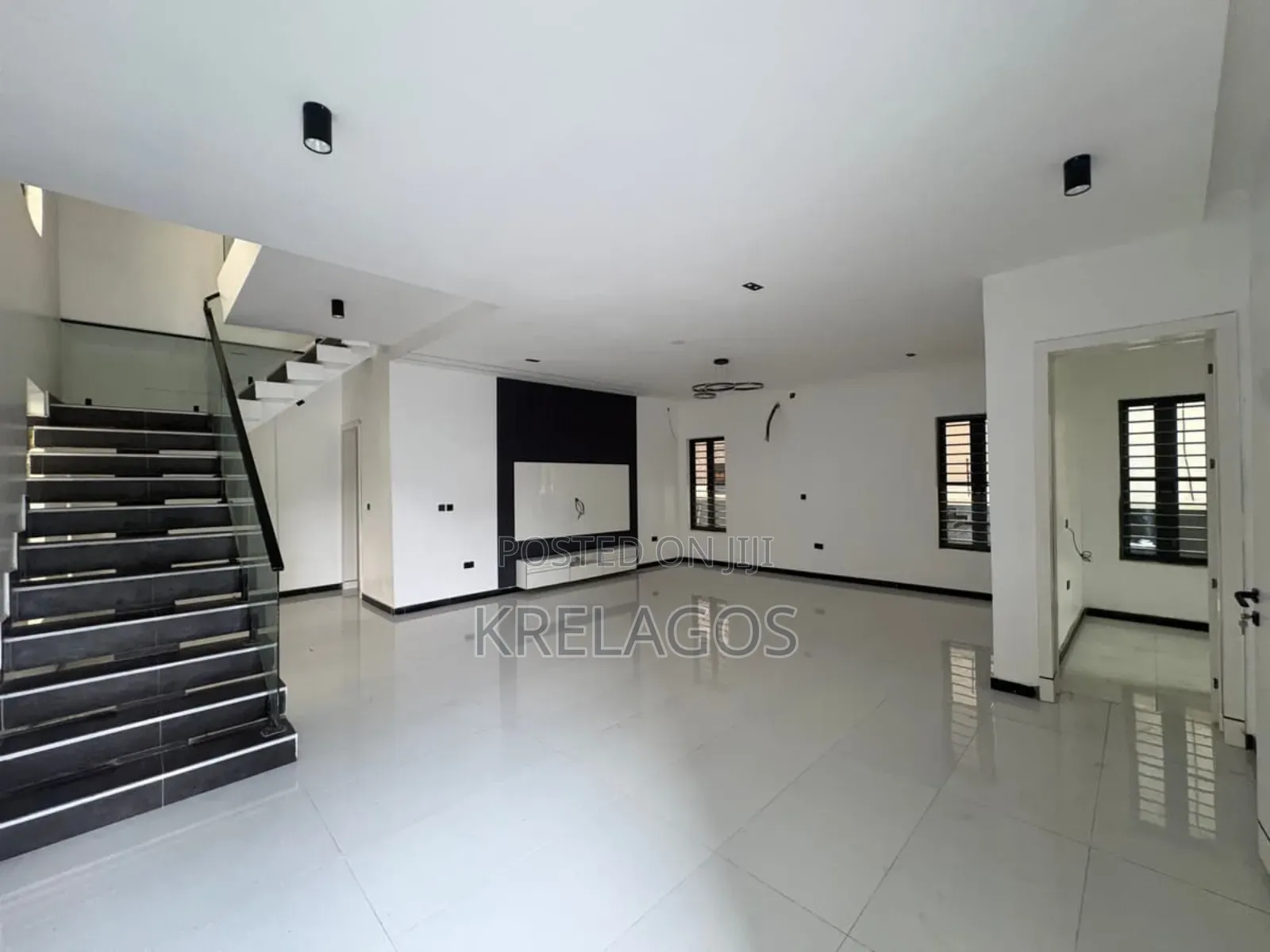 5bdrm Duplex in Ogombo for sale in Ogombo