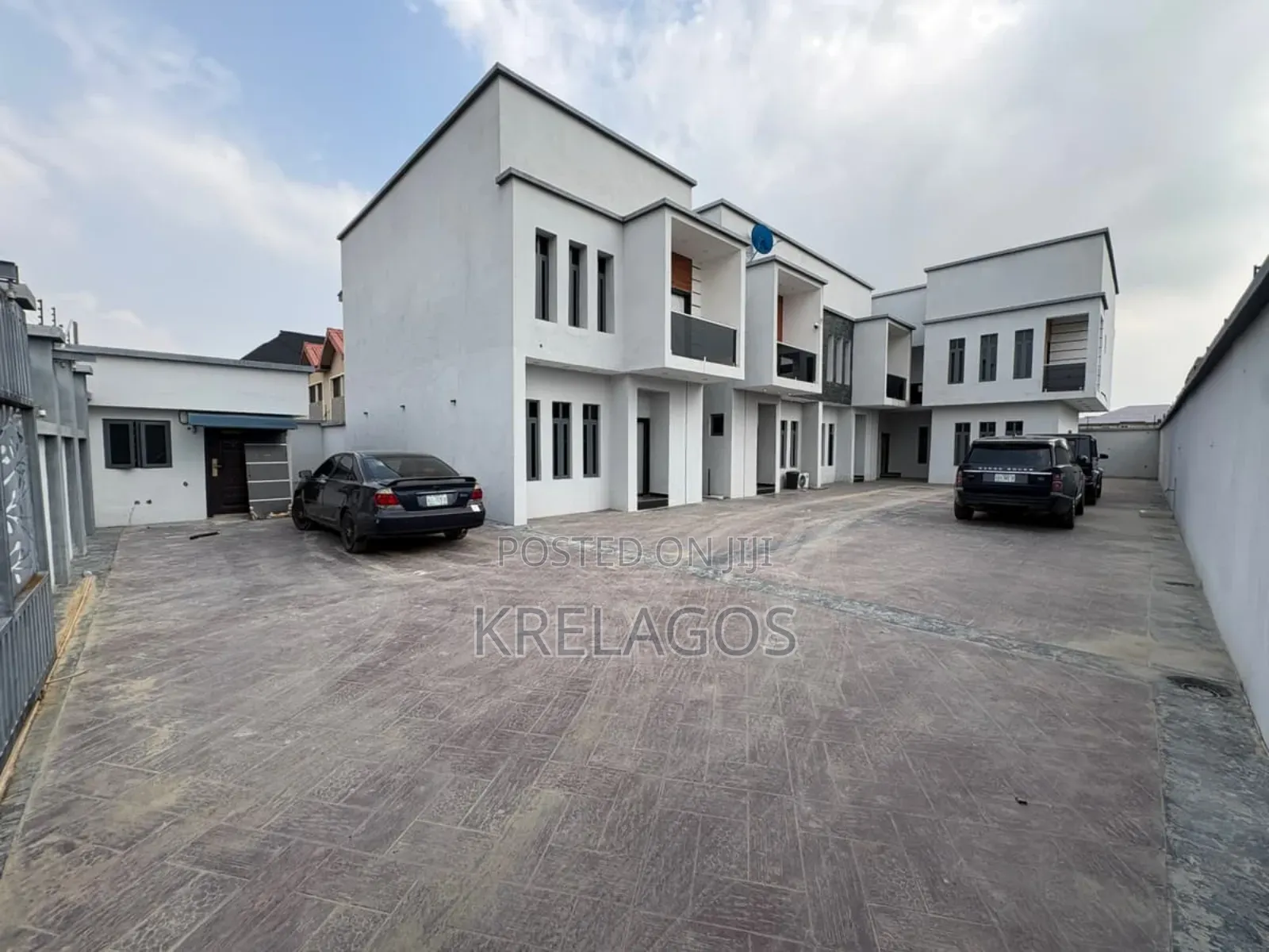 3bdrm Duplex in Ogombo for sale in Ogombo