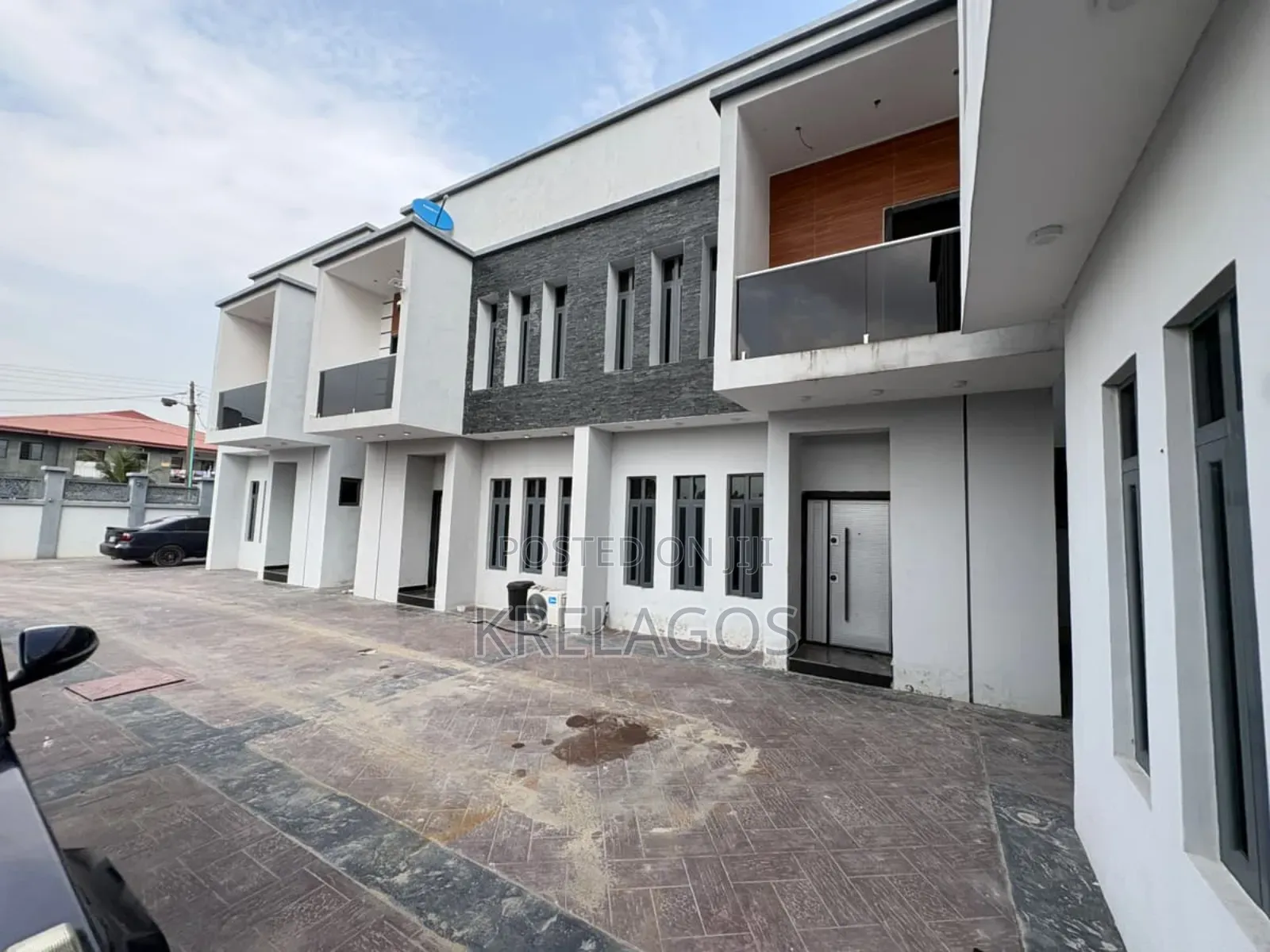 3bdrm Duplex in Ogombo for sale in Ogombo