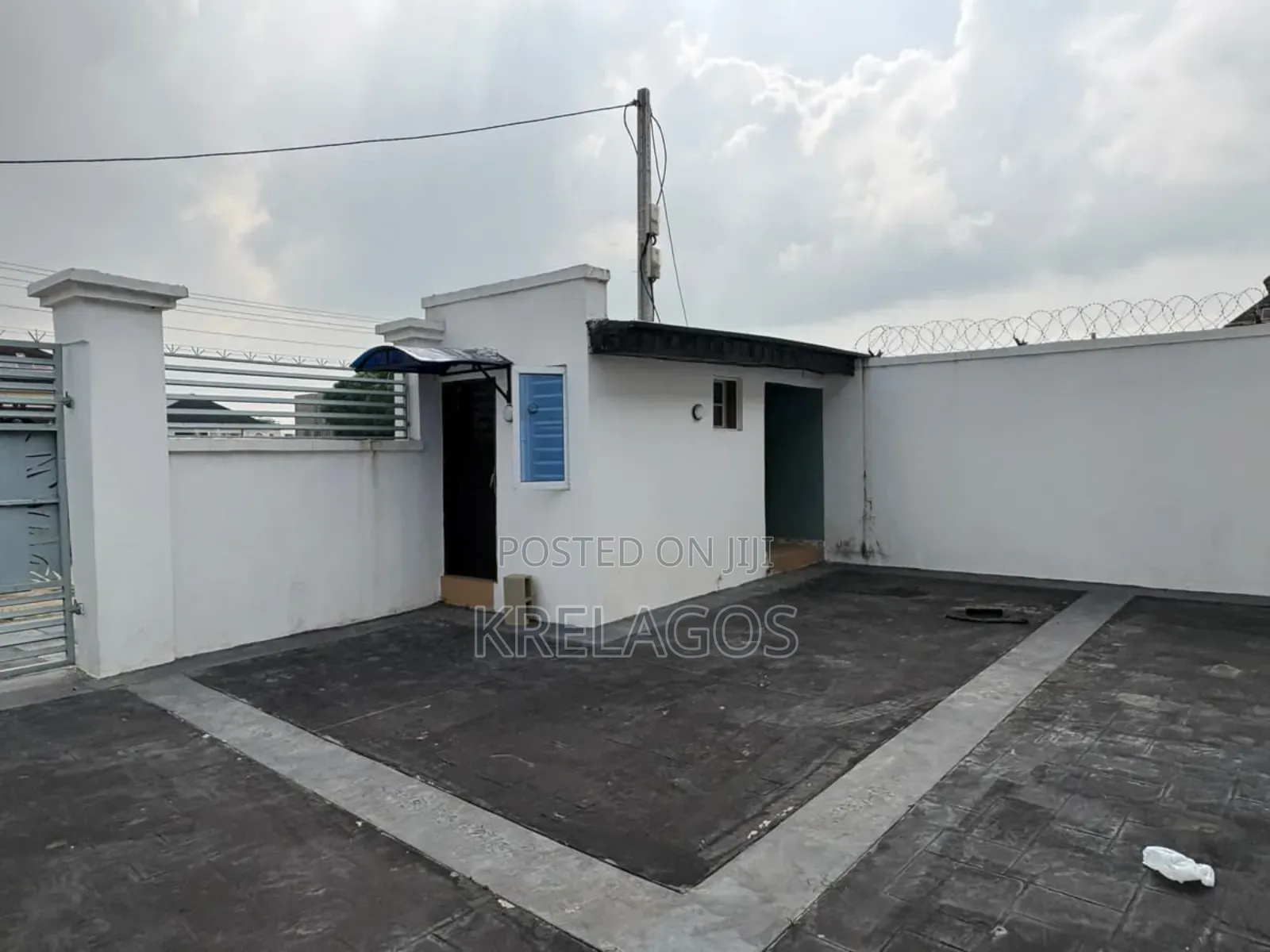 5bdrm Duplex in Ogombo for sale in Ogombo