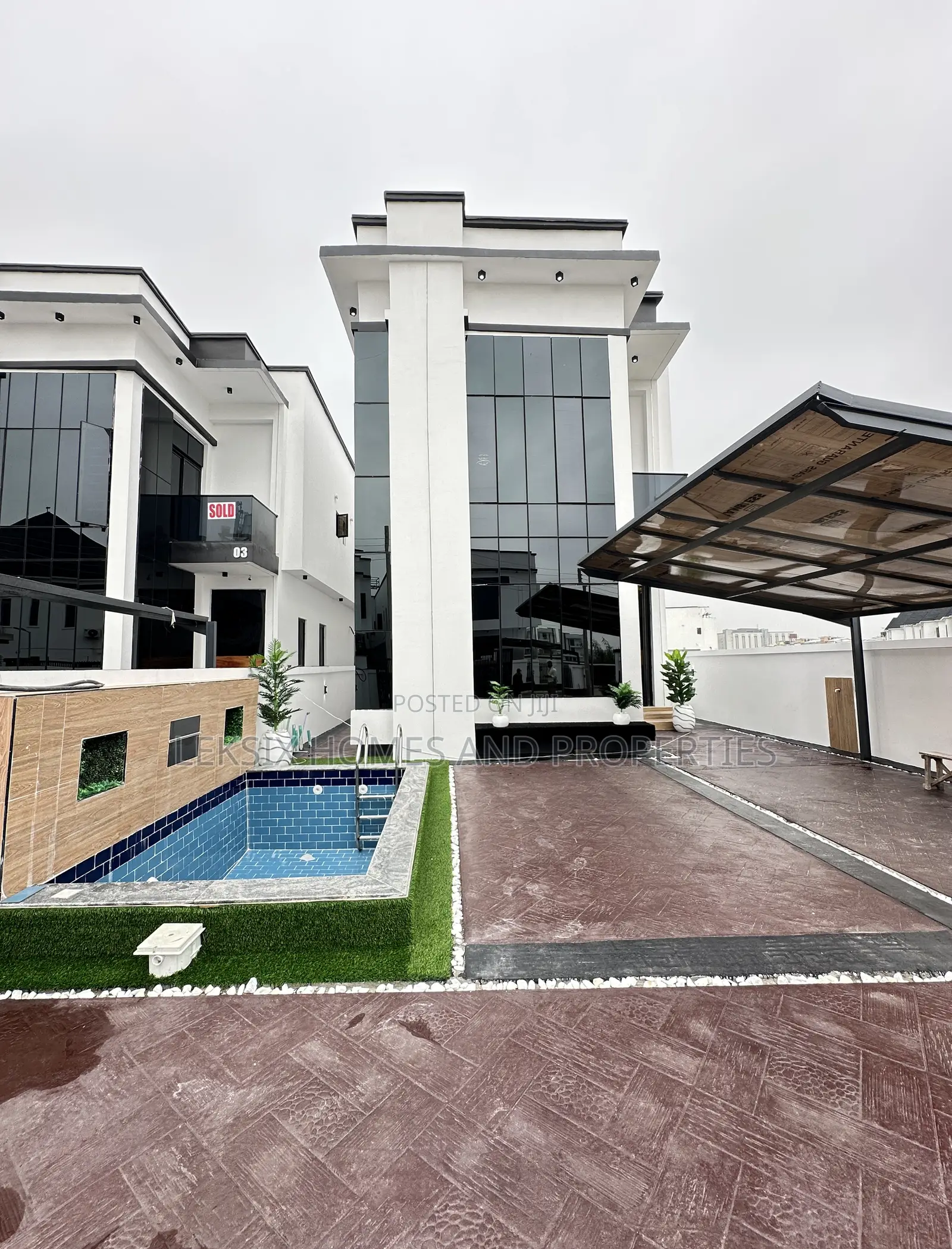 5bdrm Duplex in A Well Secured, Lekki Phase 2 for sale in Lekki Phase 2