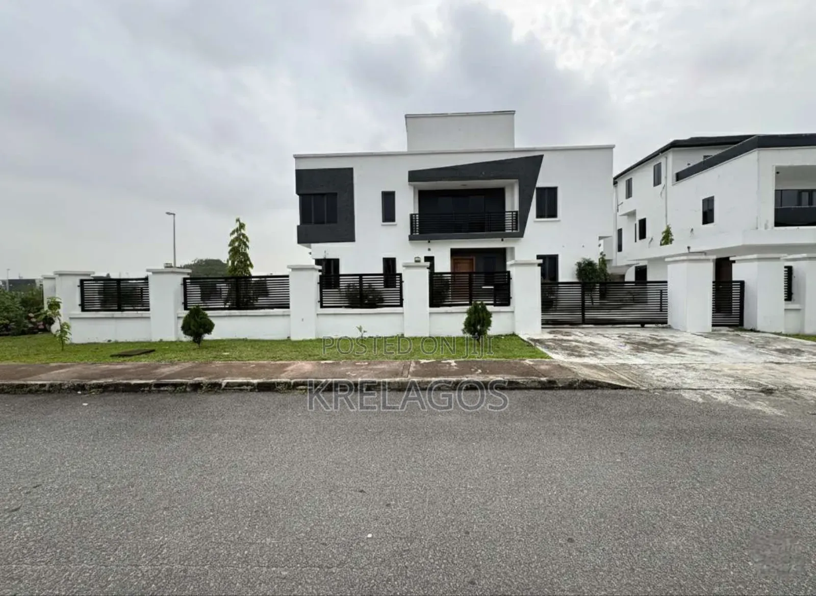 4bdrm Duplex in Royal Garden, Off Lekki-Epe Expressway for sale in Off Lekki-Epe Expressway