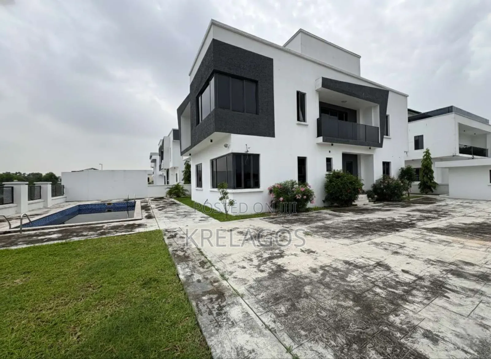 4bdrm Duplex in Royal Garden, Off Lekki-Epe Expressway for sale in Off Lekki-Epe Expressway
