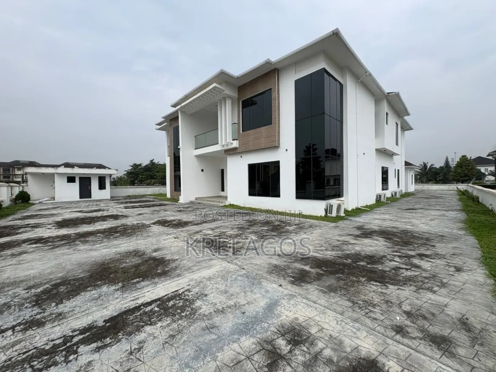 5bdrm House in Royal Garden Estate, Off Lekki-Epe Expressway for sale in Off Lekki-Epe Expressway