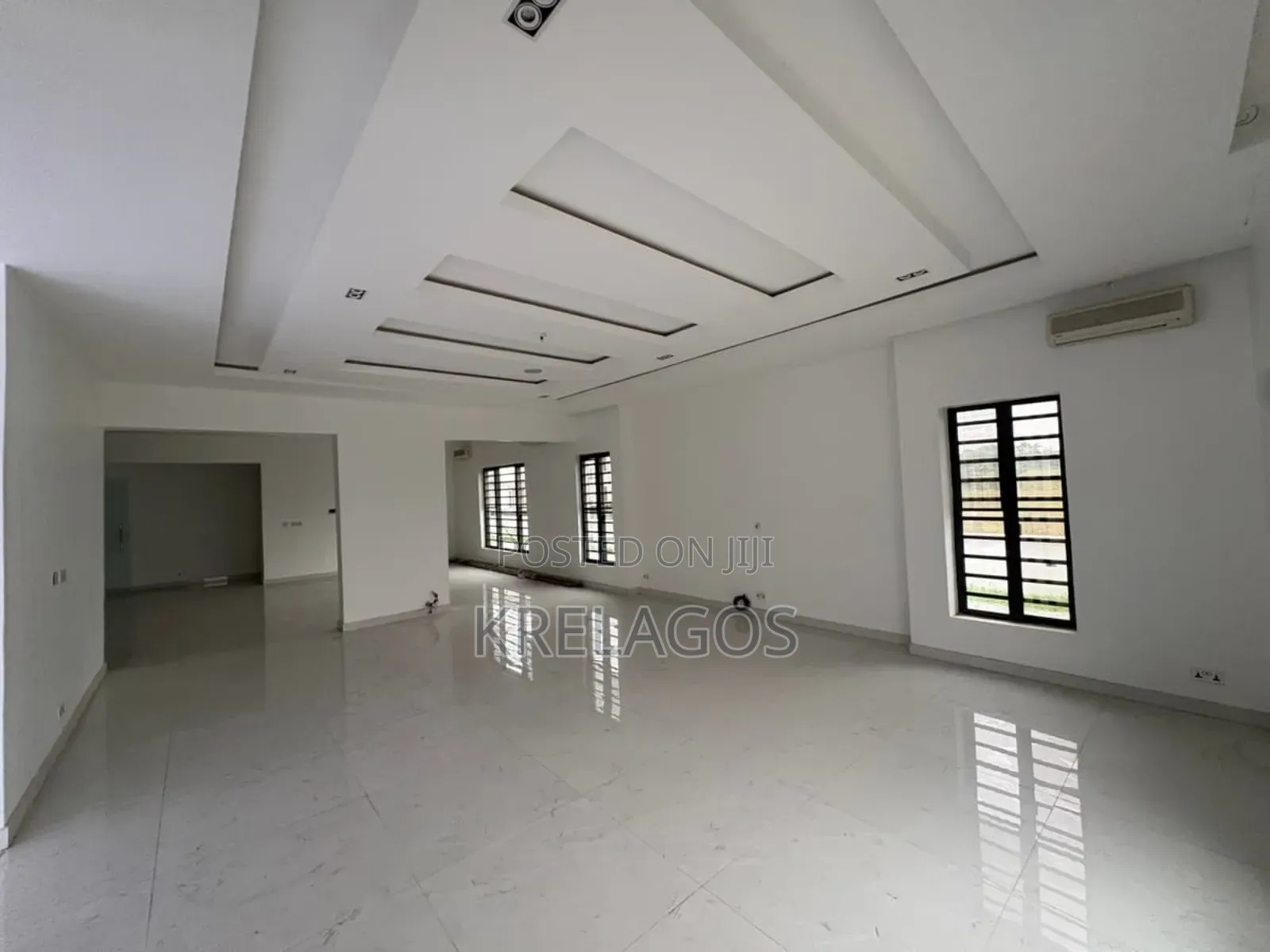 5bdrm House in Royal Garden Estate, Off Lekki-Epe Expressway for sale in Off Lekki-Epe Expressway