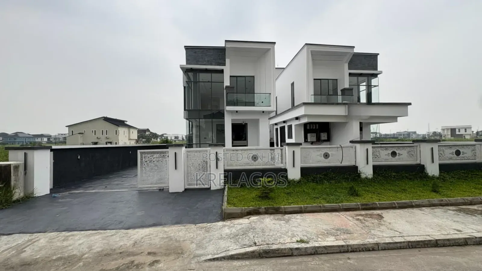 6bdrm Duplex in Royal Garden, Off Lekki-Epe Expressway for sale in Off Lekki-Epe Expressway