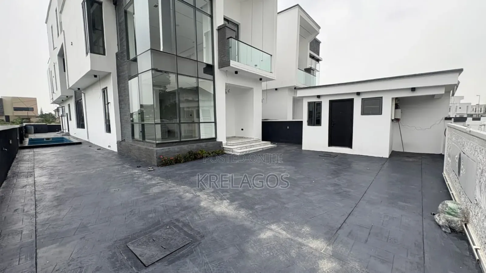 6bdrm Duplex in Royal Garden, Off Lekki-Epe Expressway for sale in Off Lekki-Epe Expressway