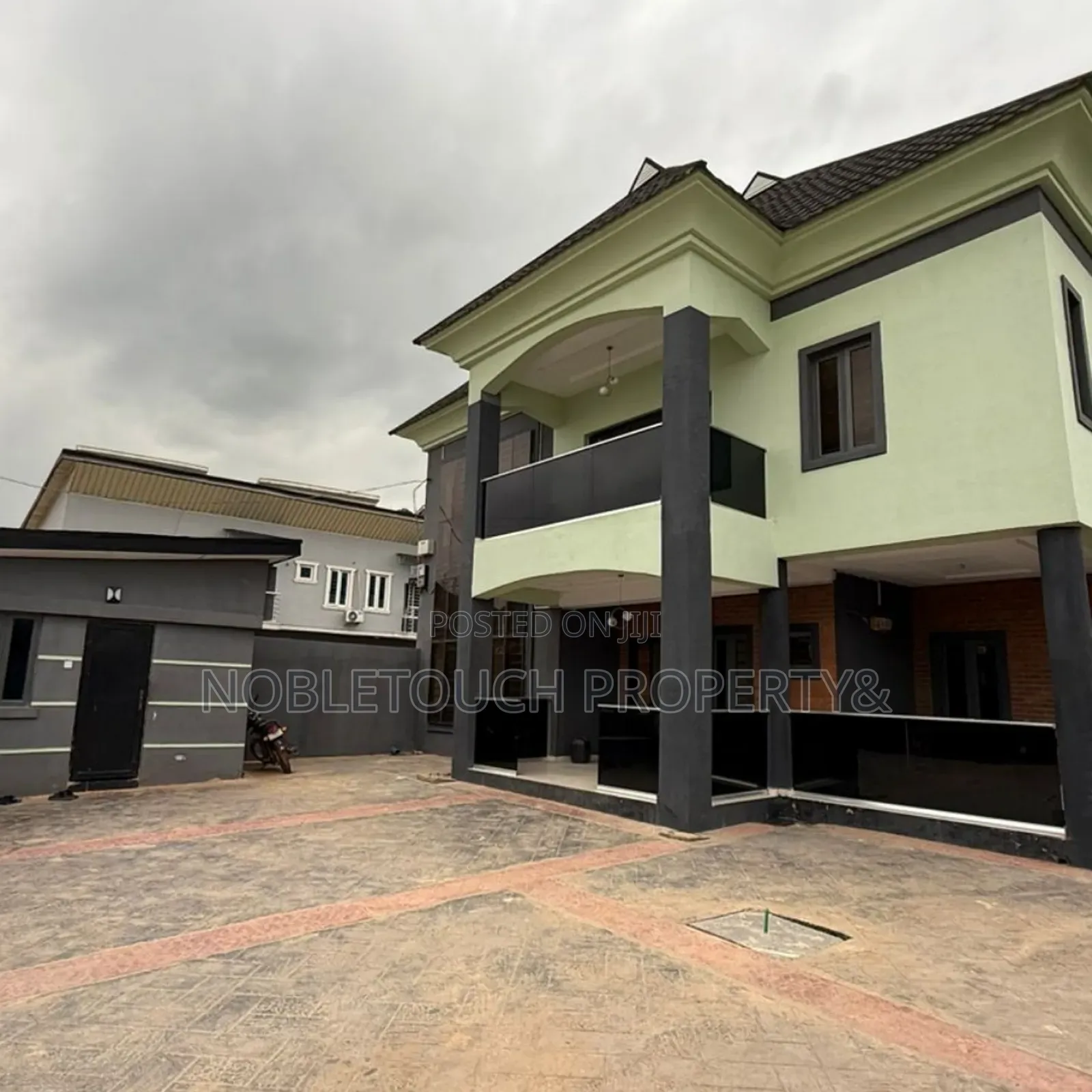 5bdrm Duplex in Oshorun Heritage for sale in Isheri North