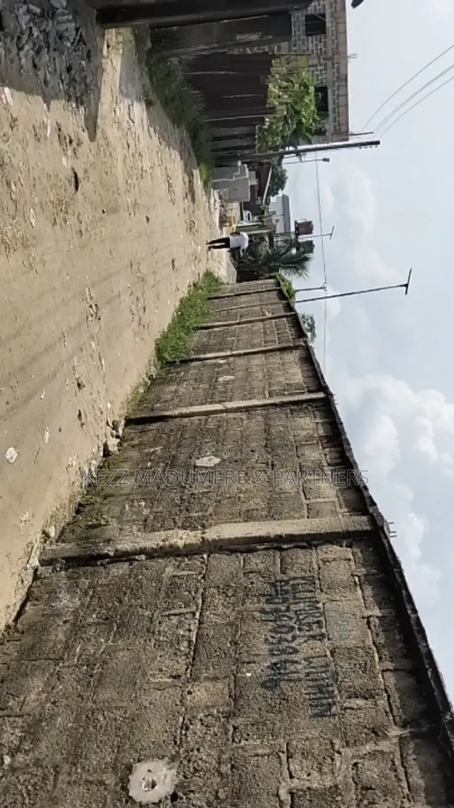 For Sale : 2 1⁄4 Plots 2 Poles Off Major Road ,Ozuoba Rd Ph in Uzoba