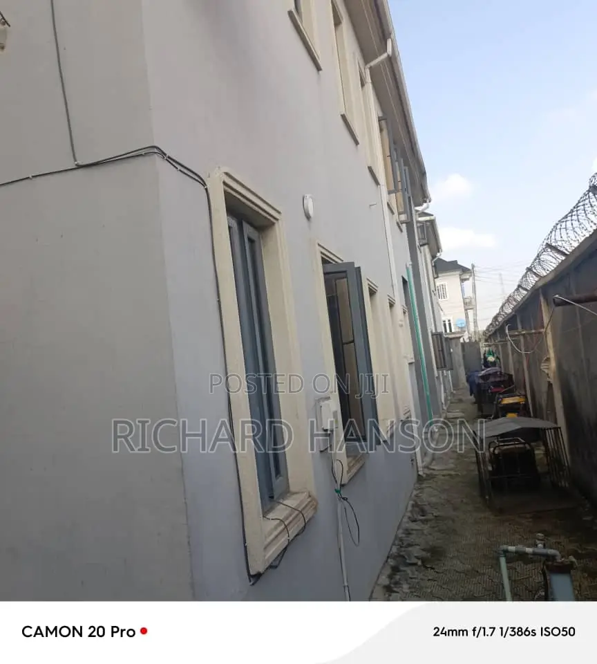 13bdrm Block of Flats in Sangotedo for sale in Sangotedo