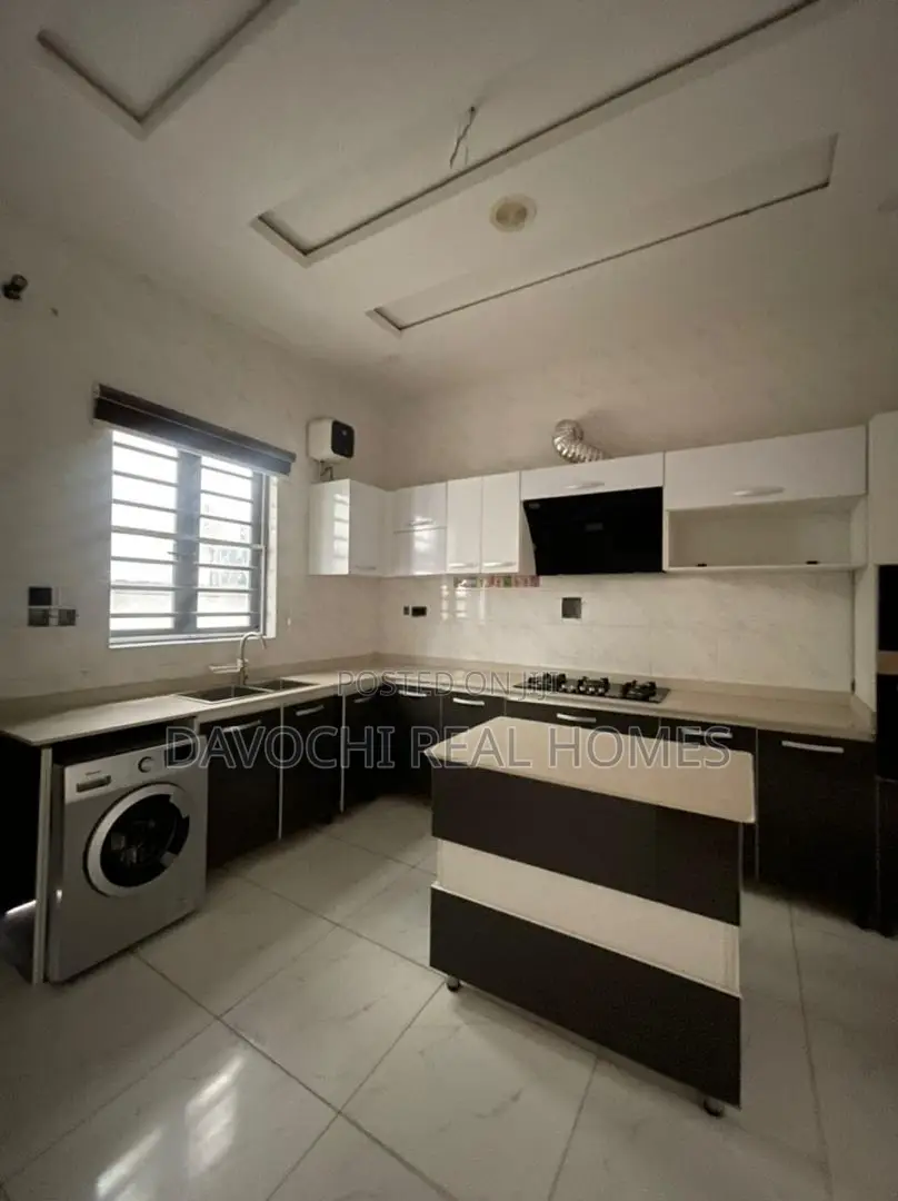 4bdrm Duplex in Orchid Road, Lekki Phase 2 for rent in Lekki Phase 2