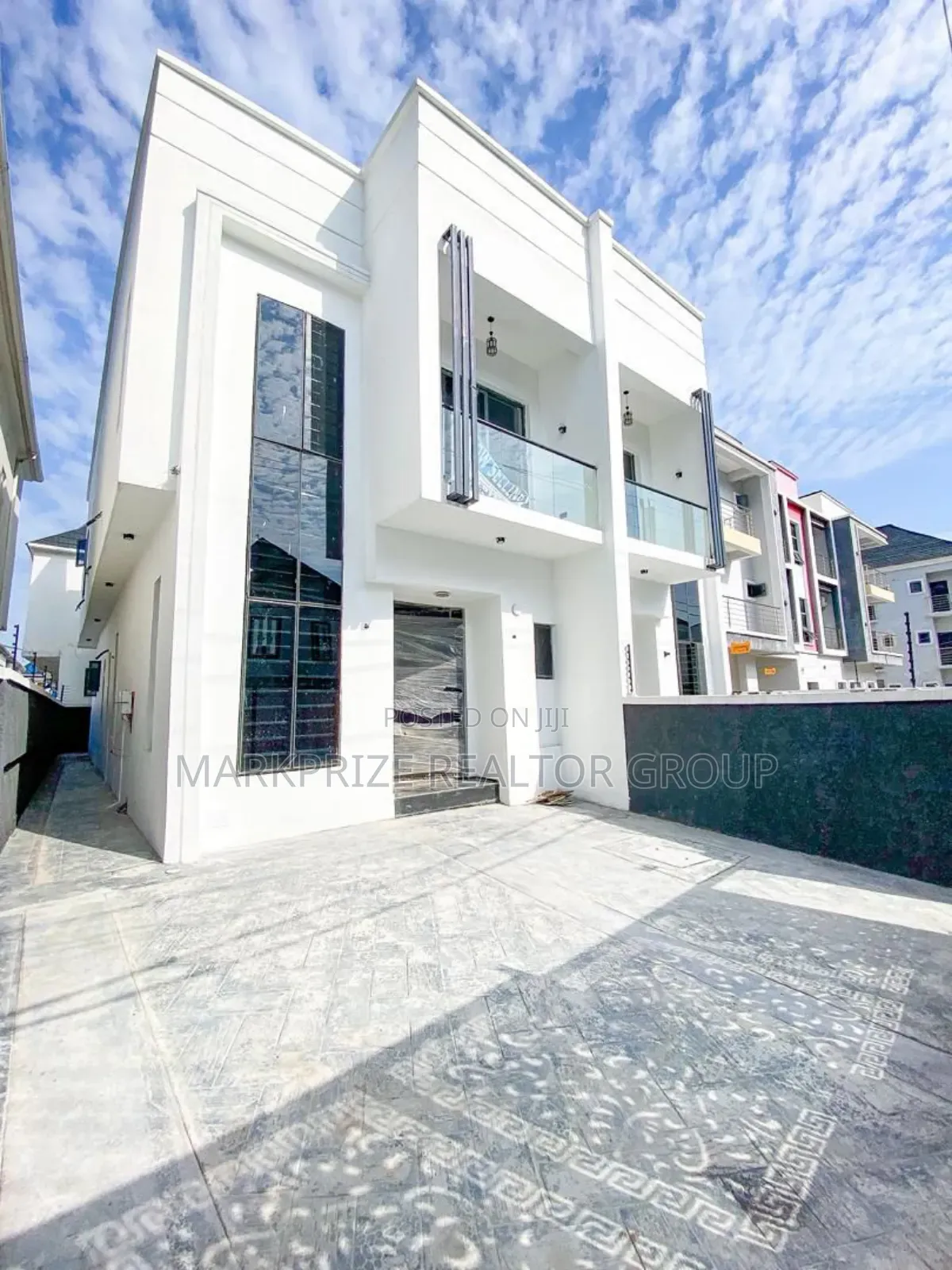 4bdrm Duplex in Ikota for sale in Ikota
