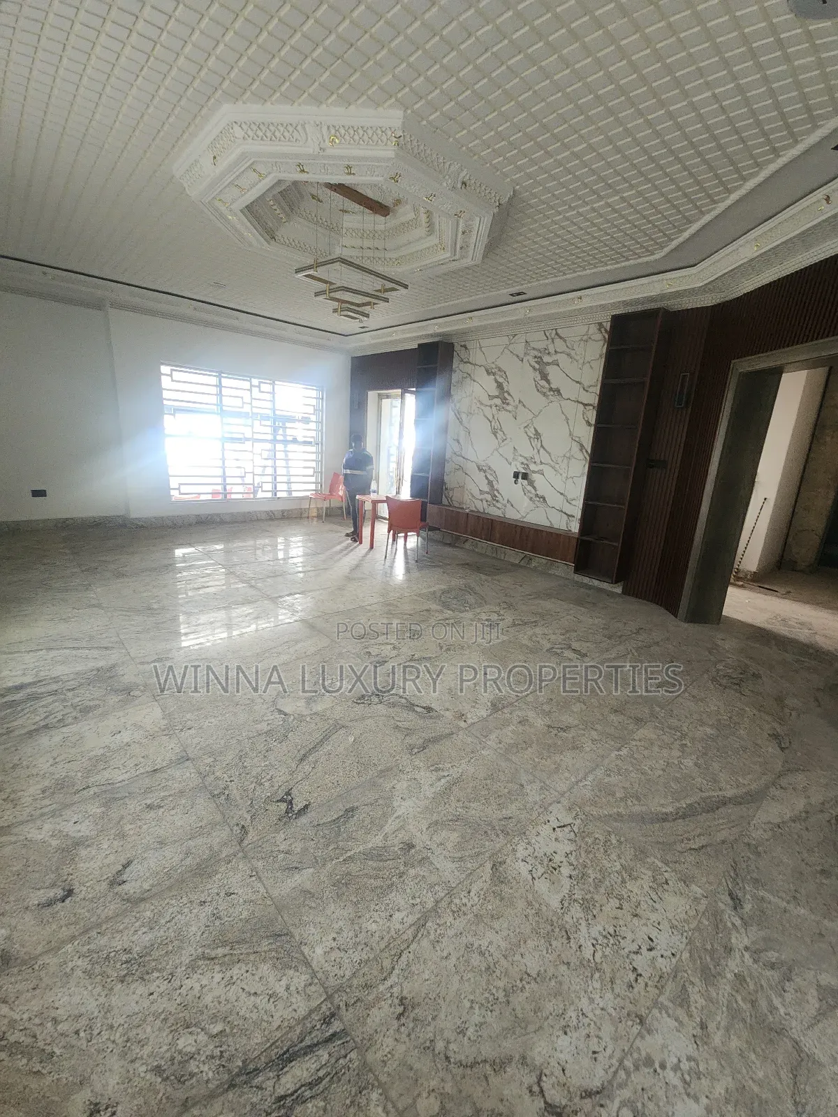 6bdrm Mansion in In A Mini Estate, for sale in Katampe Extension