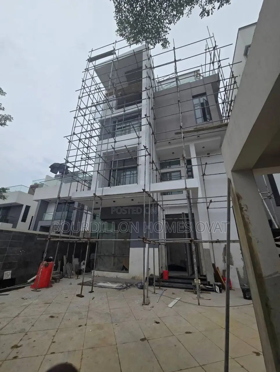 5bdrm Duplex in Banana Island for sale in Banana Island