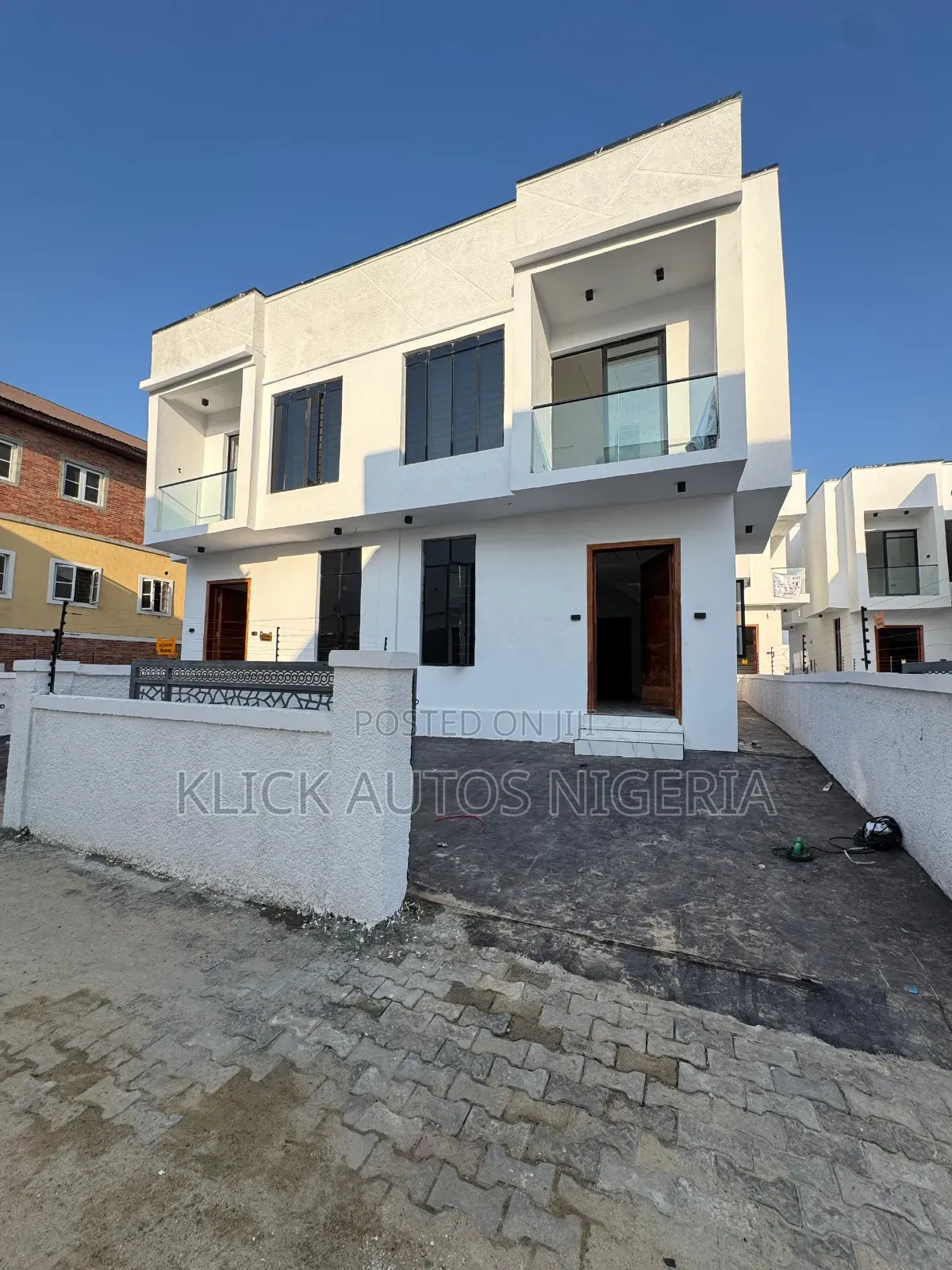 Furnished 3bdrm Duplex in Ikota for sale in Ikota