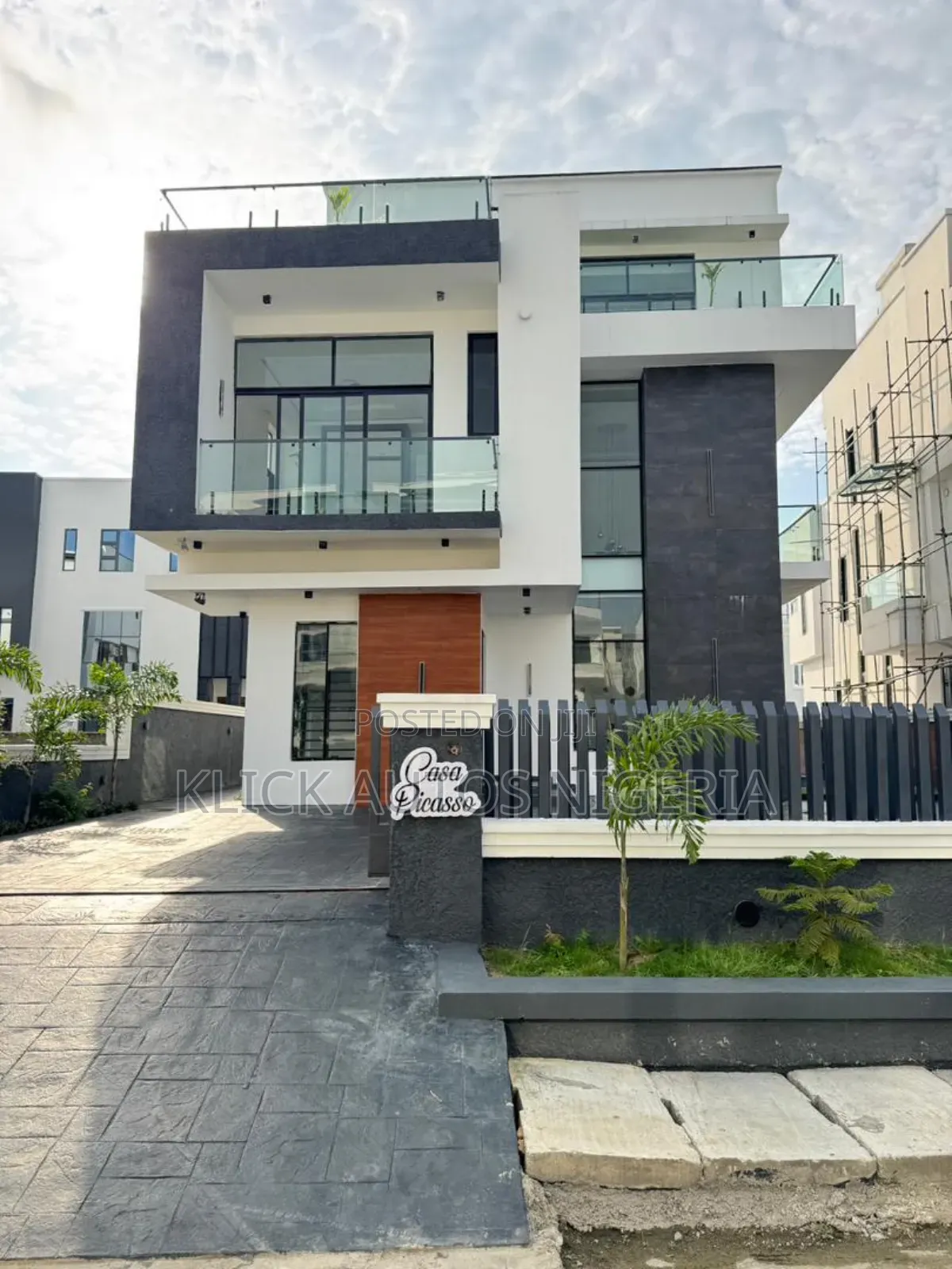 4bdrm Duplex in Ikota for sale in Ikota