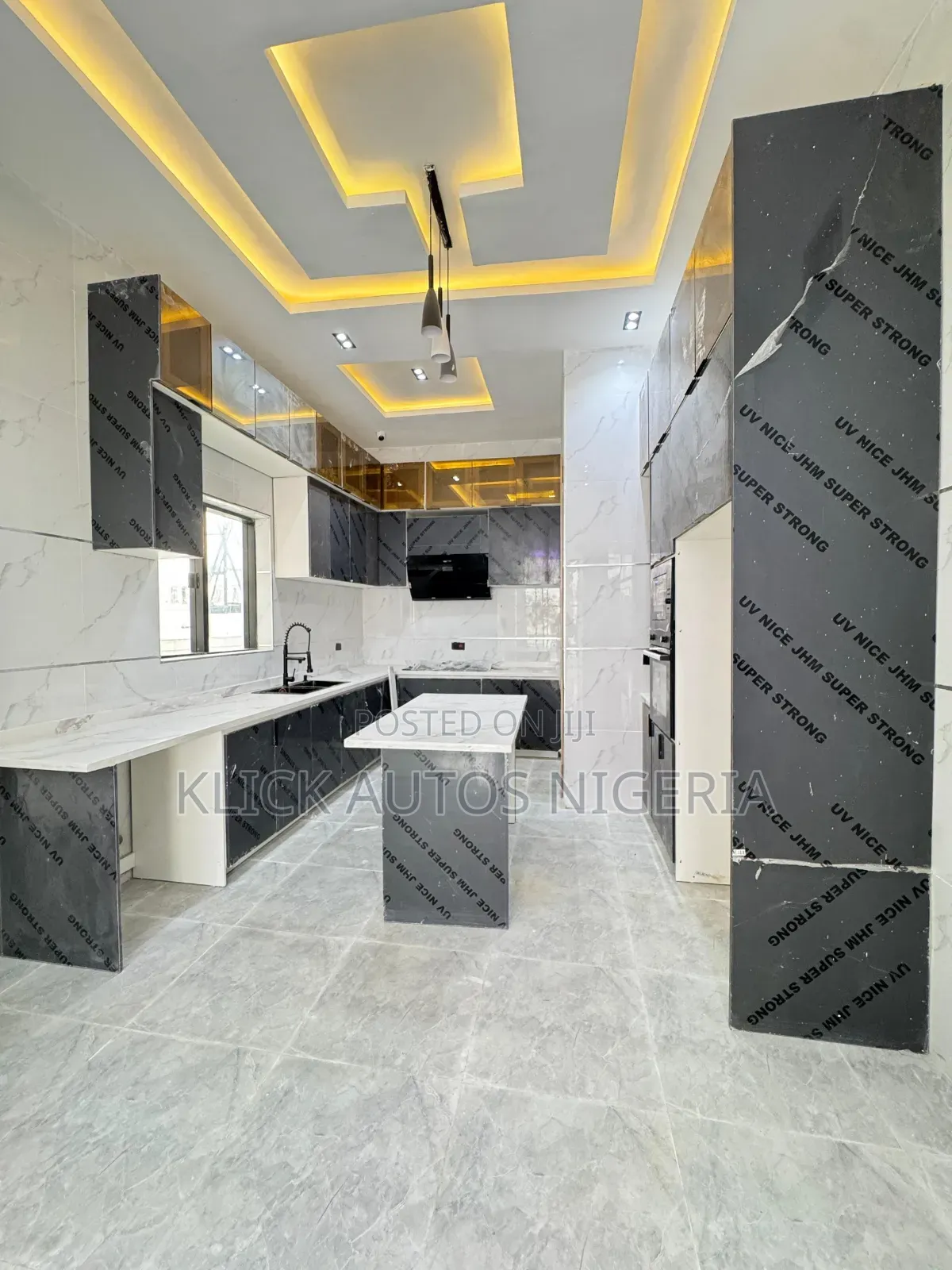 4bdrm Duplex in Chevron for sale in Chevron