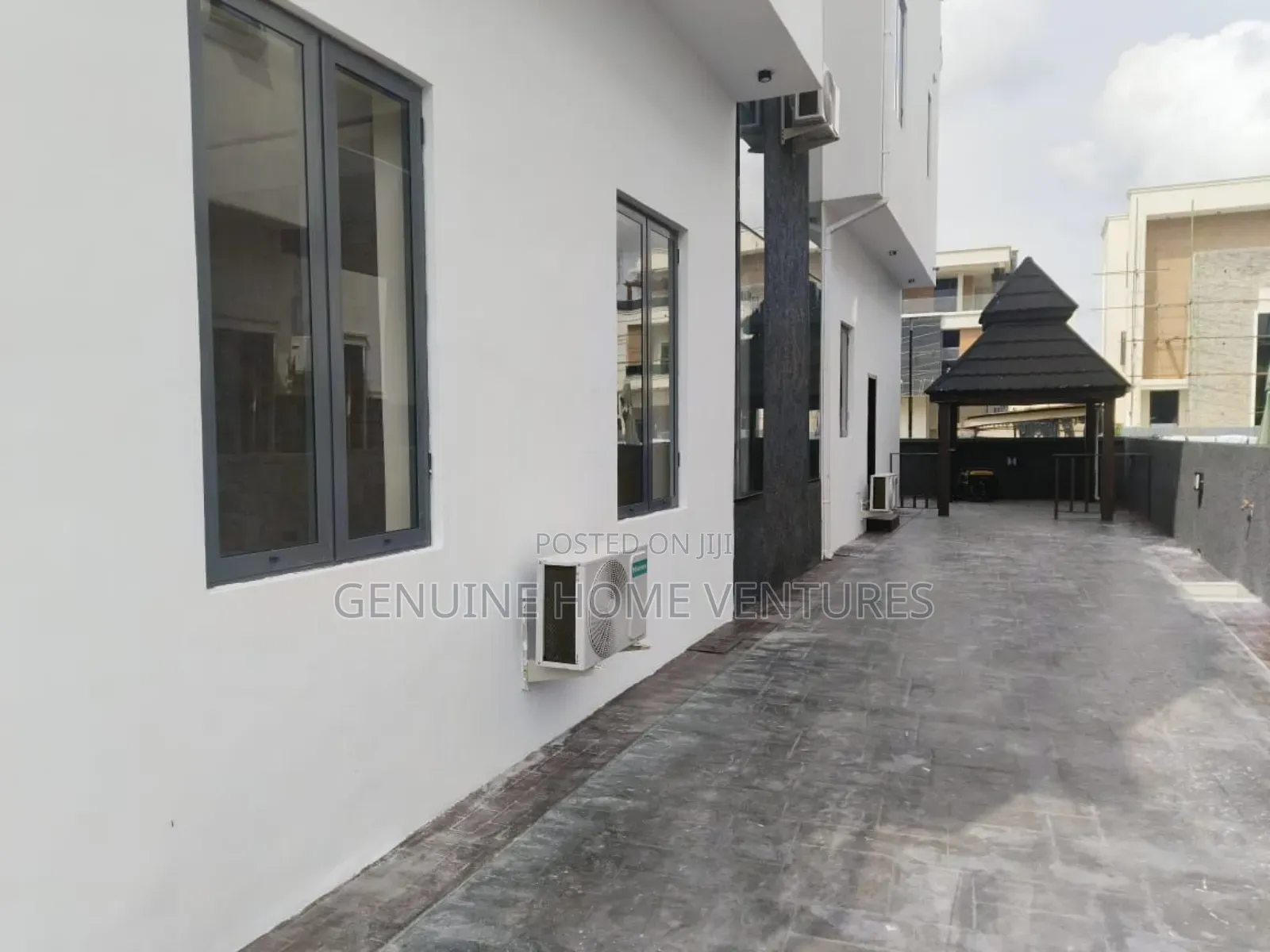 5bdrm Duplex in Ikate for sale in Ikate