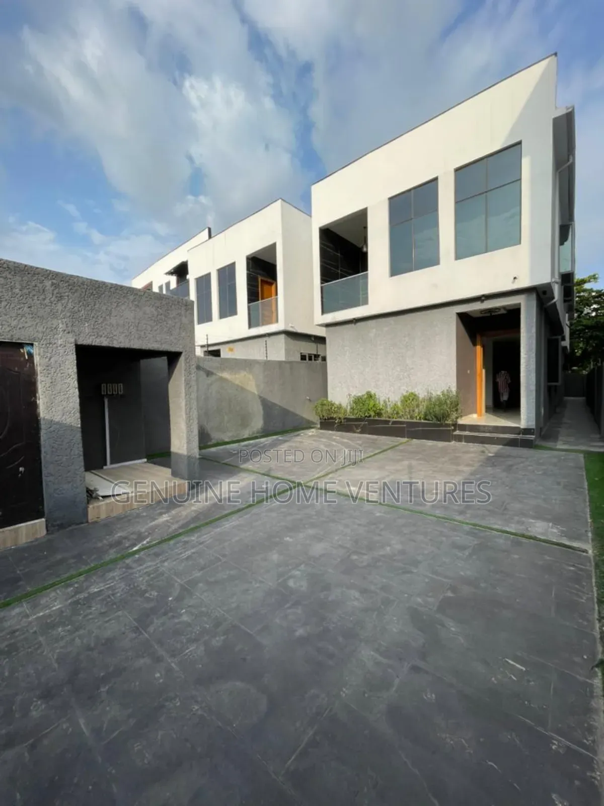 4bdrm Duplex in Ologolo for sale in Ologolo