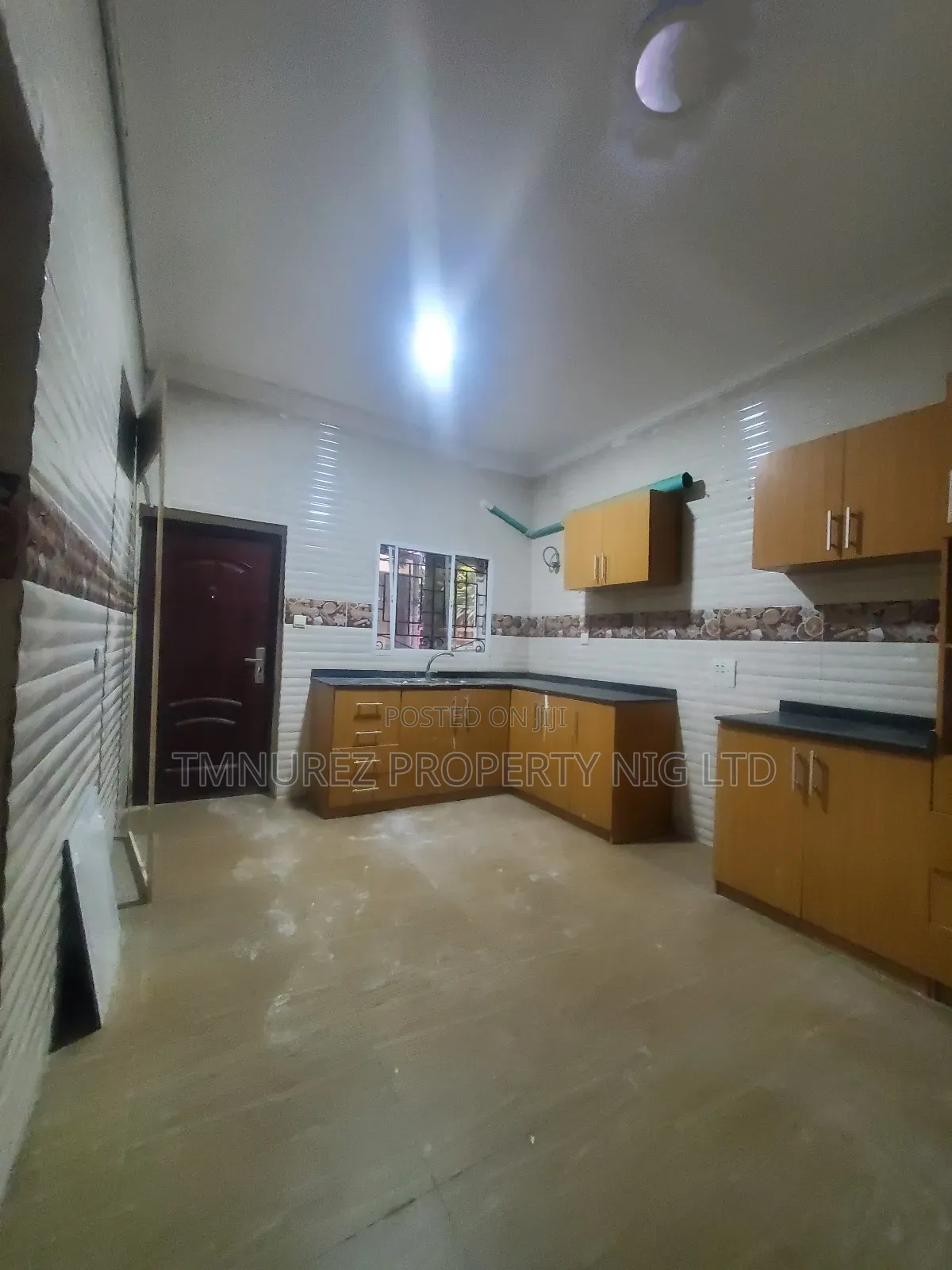 Mini Flat in Paradise3, Chevron for rent in Chevron