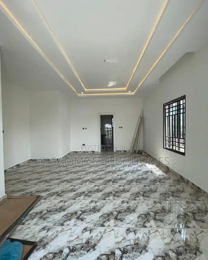 7bdrm Duplex in Utako for sale in Utako