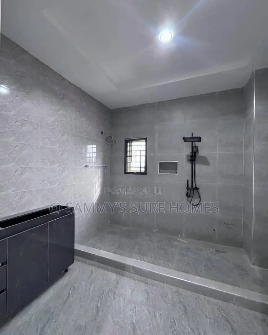 7bdrm Duplex in Utako for sale in Utako