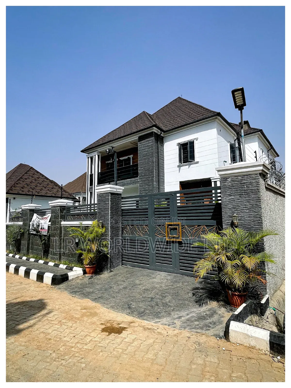 4bdrm Duplex in Lugbe District for sale in Lugbe District