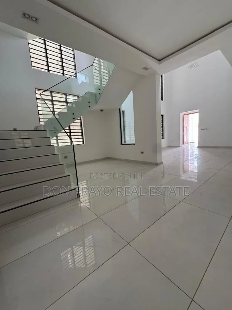 5bdrm Duplex in Agodi Gra for sale in Agodi