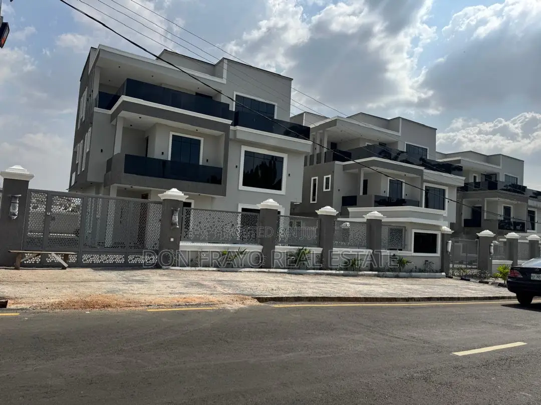 5bdrm Duplex in Agodi Gra for sale in Agodi