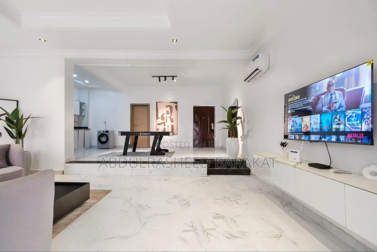 Luxury 1 Bedroom Apartment With Ps5, Snooker Board in Lekki Phase 1