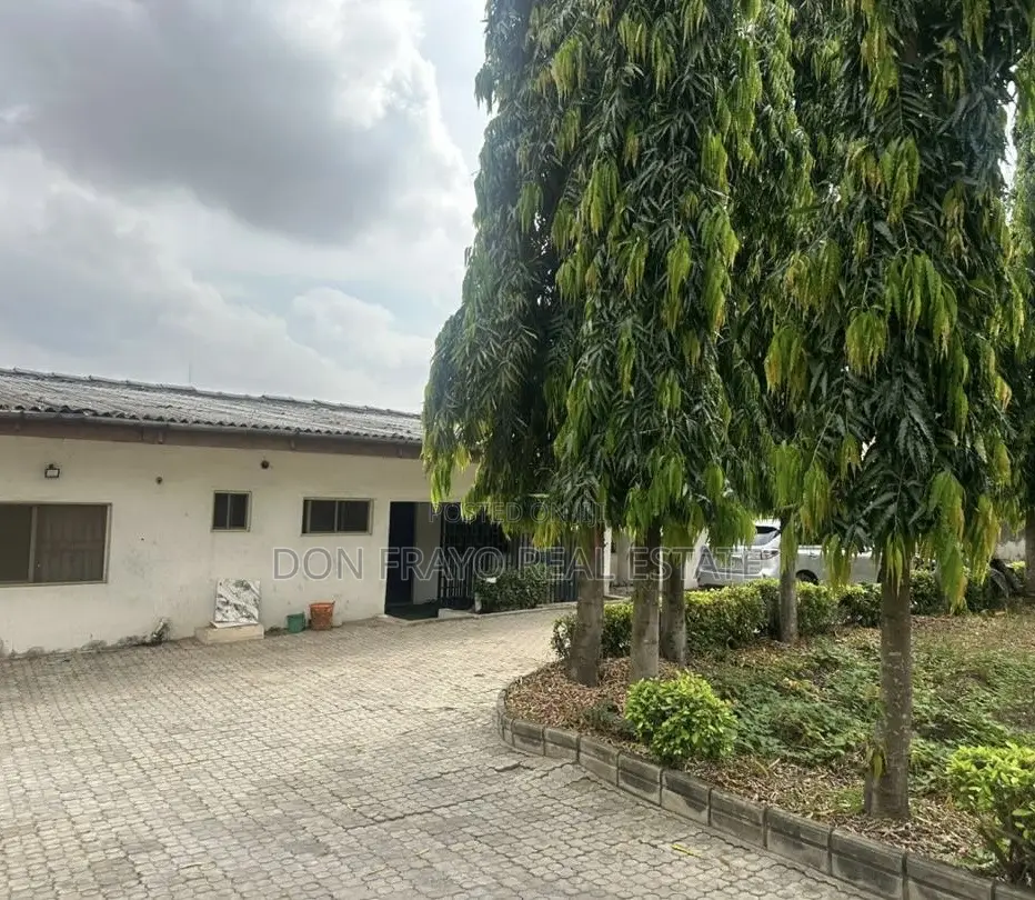5bdrm Bungalow in Main Ikolaba Estate, Ibadan for sale in Ibadan