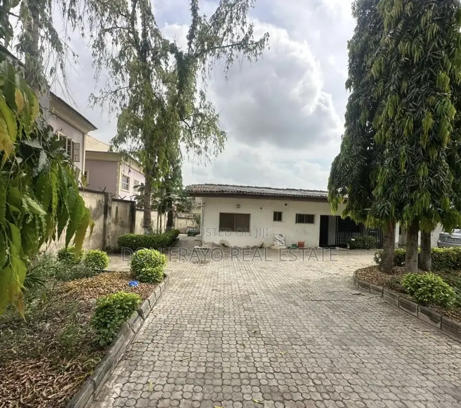 5bdrm Bungalow in Main Ikolaba Estate, Ibadan for sale in Ibadan