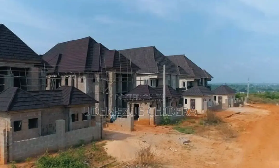3 Plots in Dubai Estate in Awka