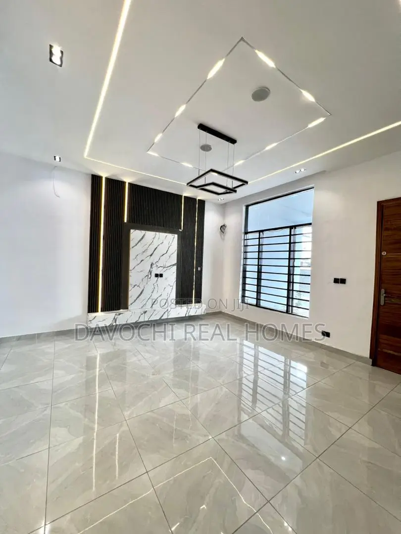 3bdrm Duplex in Ikota for rent in Ikota