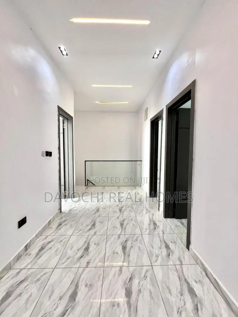 3bdrm Duplex in Ikota for rent in Ikota